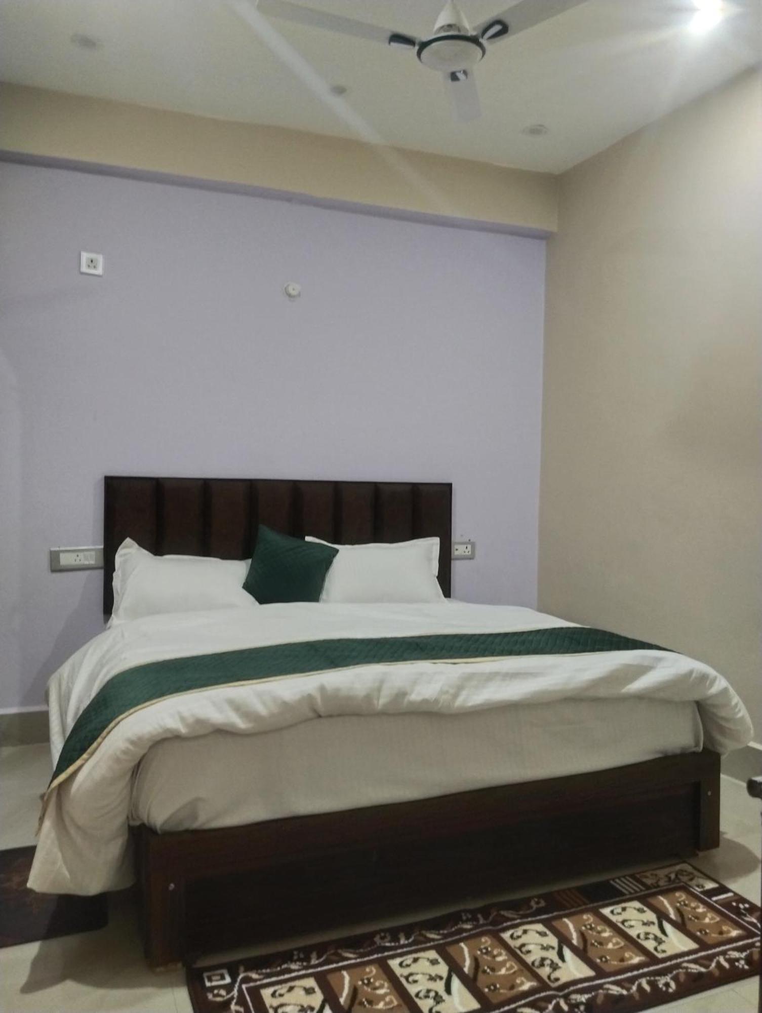 Dixit Residency Hotel Vrindāvan Exterior foto