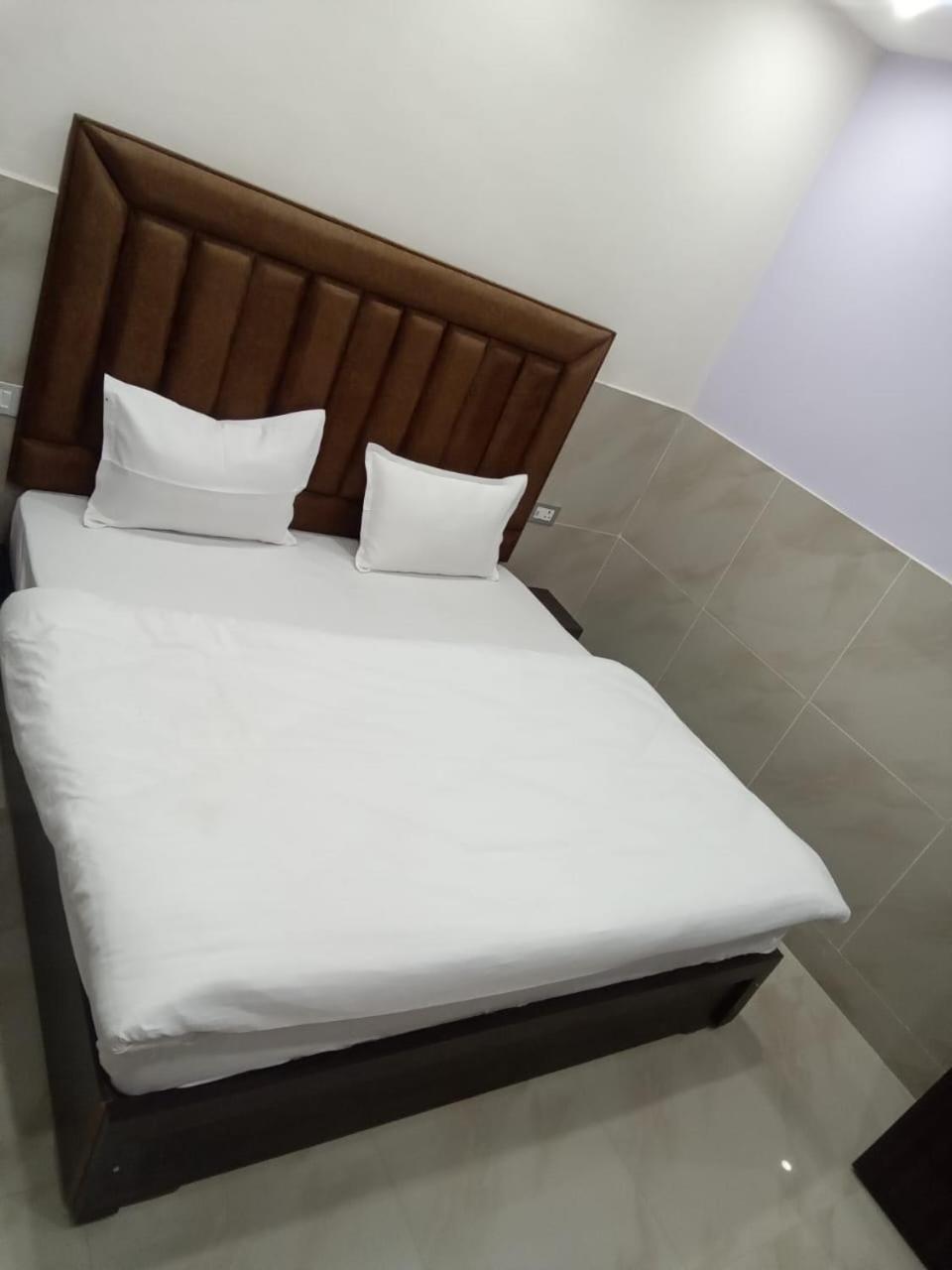 Dixit Residency Hotel Vrindāvan Exterior foto