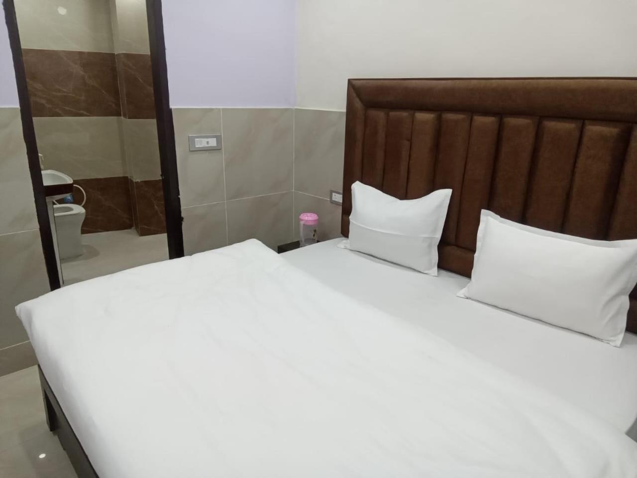 Dixit Residency Hotel Vrindāvan Exterior foto